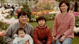 Từng đi rửa bát thuê và bị chủ đánh đòn vì ngủ gật, 30 năm sau cuộc đời cậu bé này thay đổi ngoạn mục nhờ món quà của bố