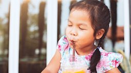 Những lưu ý về sức khỏe và dinh dưỡng cho trẻ trong mùa hè