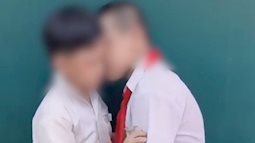 Clip cô giáo phạt 2 học sinh nam ôm hôn nhau làm hòa khiến dân mạng tranh cãi gay gắt: Người thấy bình thường, người cho rằng "phản cảm"