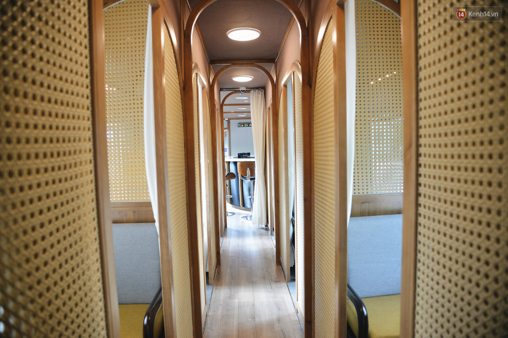 Cận cảnh toa tàu lửa có quầy bar và ghế massage thư giãn đầu tiên ở Việt Nam sắp đón khách - Ảnh 2.