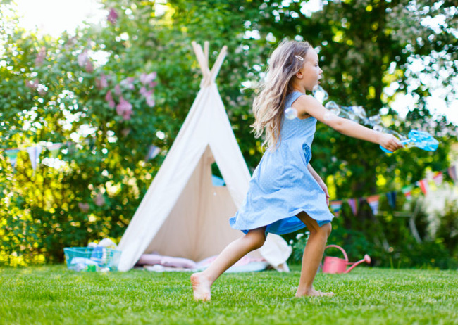 8 hoạt động siêu thú vị khuyến khích trẻ vui chơi ngoài trời nhiều hơn - Ảnh 3.