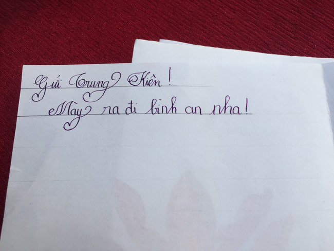 Quặn lòng những bức thư bạn cùng lớp viết gửi nam sinh bị cây phượng đè chết: 