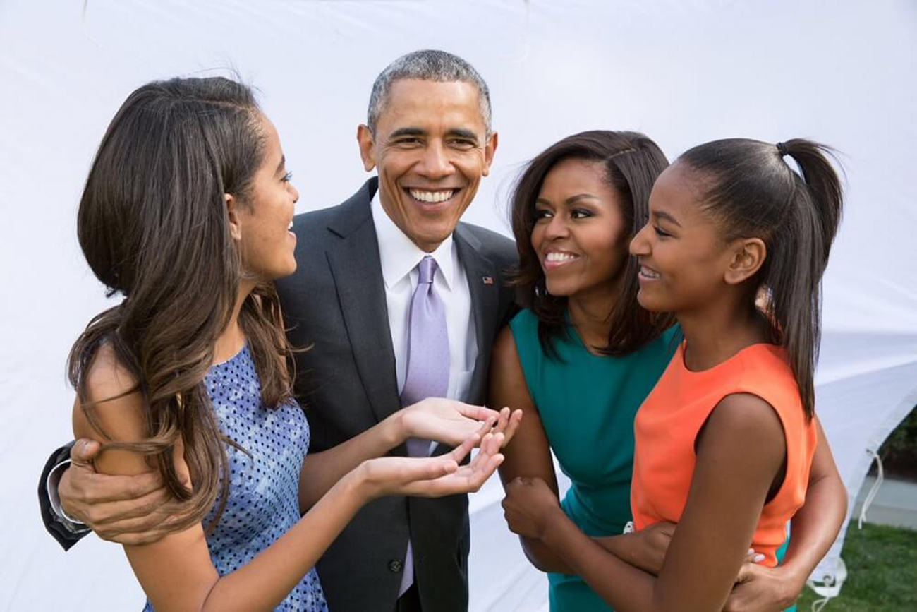 Hé lộ bài học đắt giá đã giúp bà Michelle Obama nuôi dạy thành công hai cô con gái “cực phẩm” khiến bố mẹ nào cũng muốn áp dụng ngay.  - Ảnh 2.