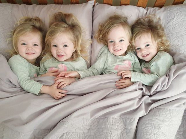4 bé gái trong ca sinh tư giống hệt nhau vô cùng hiếm trên thế giới với tỷ lệ chỉ 1/70 triệu ca sau 3 năm đã có những thay đổi gây ngỡ ngàng - Ảnh 9.