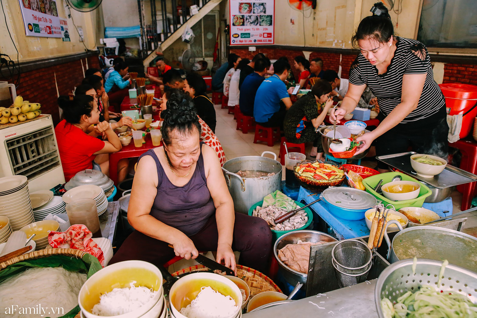 Sau màn xuất hiện trên CNN mà vẫn chửi không nể nang, bà Thảo hàng bún Ngô Sĩ Liên gần đây bỗng hiền đến lạ và lời tâm sự gây choáng của chính bà chủ thương hiệu “bún chửi” - Ảnh 13.