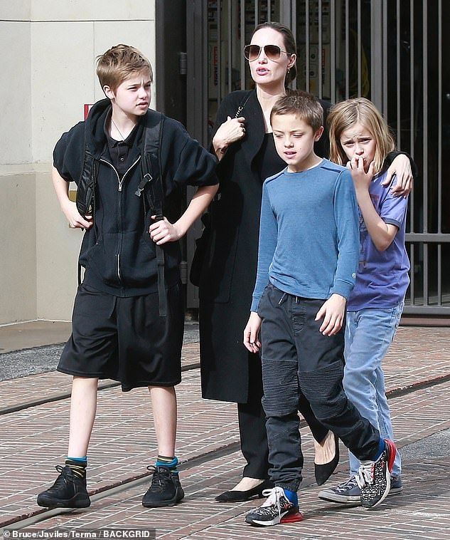 Shiloh Jolie Pitt: Từ danh xưng con gái ruột đầu lòng Angelina Jolie và Brad Pitt tới biểu tượng truyền cảm hứng cho cộng đồng LGBT - Ảnh 14.