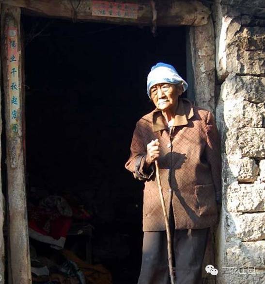 Chuyện buồn người cao tuổi ở Trung Quốc: Tăng nhanh các vụ hộ lý giết chủ vì tiền, không muốn làm gánh nặng cho con nên chọn cách biến mất khỏi cuộc đời - Ảnh 2.