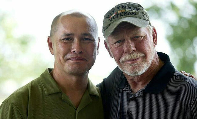 Cảnh sát gốc Việt tìm được cha đẻ sau 48 năm và cuộc gặp mặt đầu tiên đầy xúc động - Ảnh 2.