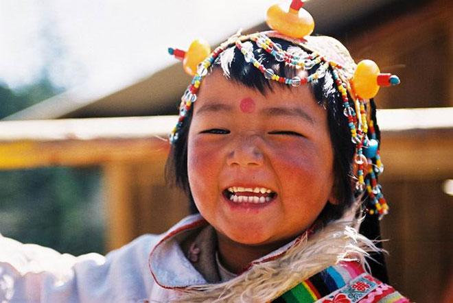 Phương pháp giáo dục trẻ nhỏ ở Tây Tạng: 1 tuổi coi là vua, 5 tuổi là nô lệ, nghe thì ngược đời nhưng càng ngẫm càng thấy đúng - Ảnh 2.