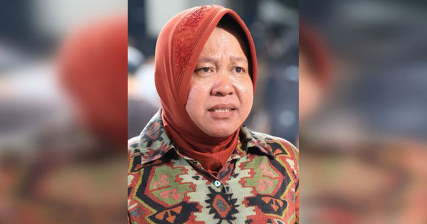 Bệnh viện quá tải bệnh nhân mắc Covid-19: Thị trưởng Indonesia quỳ gối, bật khóc - Ảnh 1. Bệnh viện quá tải bệnh nhân mắc Covid-19: Thị trưởng Indonesia quỳ gối, bật khóc - Ảnh 1.