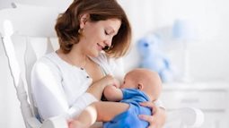 Nên để trẻ sơ sinh bú theo nhu cầu hay cho trẻ bú theo lịch cố định