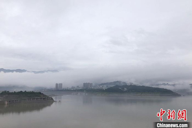  Nước dâng đáng sợ tại đập Tam Hiệp, Trung Quốc cấp báo Hồng thủy Số 1 trên Trường Giang - Ảnh 1.