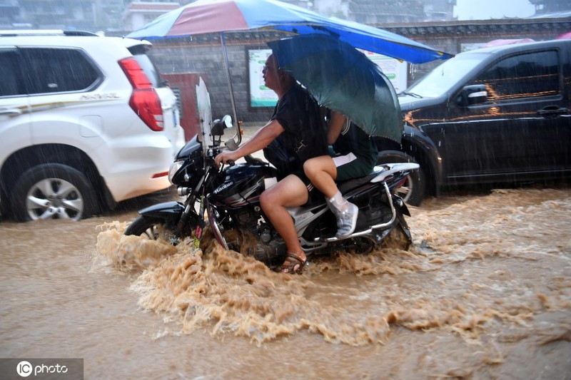 Hơn 19 triệu người Trung Quốc bị ảnh hưởng bởi mưa lũ - Ảnh 1.