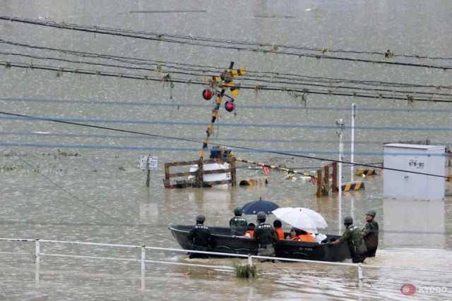 Trung Quốc chuẩn bị hứng bão dồn dập, số người chết gia tăng - Ảnh 4.