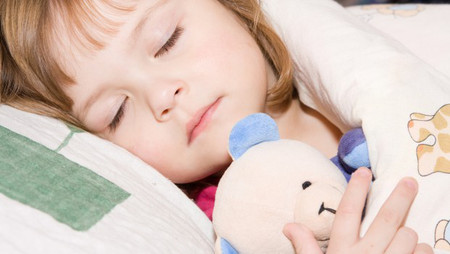 Giấc ngủ ở trẻ nhỏ lien quan đến sức khỏe tâm thần sau này - Ảnh 1.