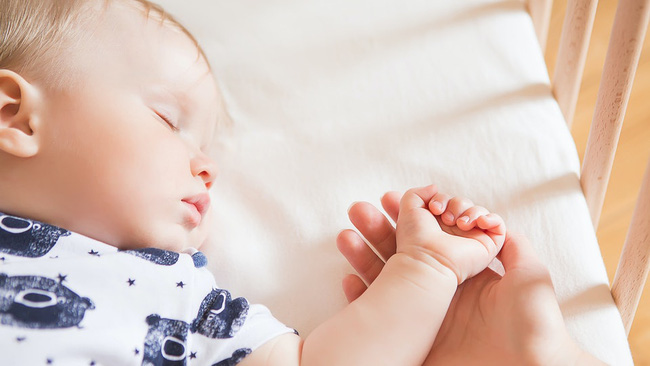 Để trẻ ngủ cùng bố mẹ, vô vàn những lợi ích có thể khiến bố mẹ thay đổi suy nghĩ - Ảnh 3.