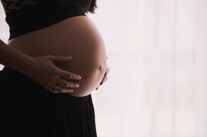 Nghiên cứu đã chỉ ra những mẹ bầu hay bị căng thẳng có khả năng cao sinh bé gái - Ảnh 2.