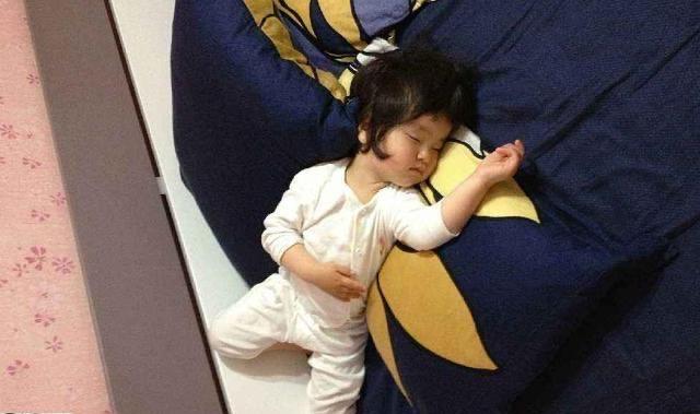 Tư thế ngủ cũng tiết lộ phần nào tính cách con trẻ, cùng xem con bạn ngủ theo kiểu nào nhé! - Ảnh 1.
