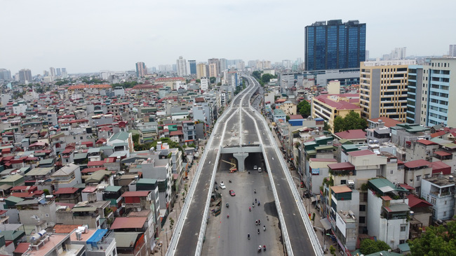 Khung cảnh choáng ngợp tại đường Trường Chinh, 'con đường đau khổ' nhất Hà Nội - Ảnh 5.