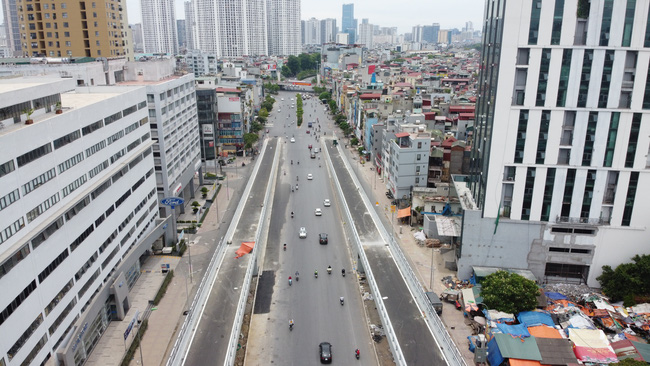 Khung cảnh choáng ngợp tại đường Trường Chinh, 'con đường đau khổ' nhất Hà Nội - Ảnh 3.