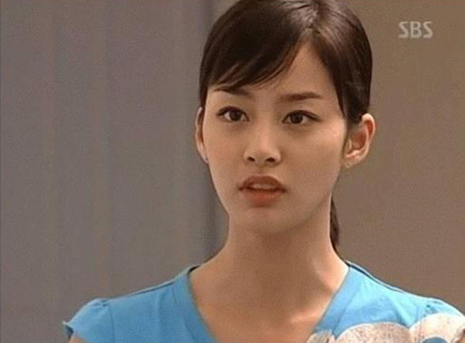 Cuộc đời trái ngược của mỹ nhân Hàn và bản sao: Bên hiền bên nổi loạn, cặp của Kim Tae Hee - Song Hye Kyo thị phi đường tình - Ảnh 3.