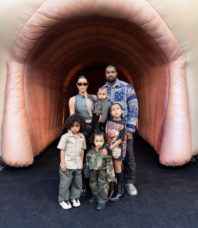 Trước khi khóc lóc tố nhau trên truyền thông, Kanye West và Kim Kardashian từng có 8 năm mặn nồng còn quan hệ 500 lần/một ngày chỉ mong có con - Ảnh 18.