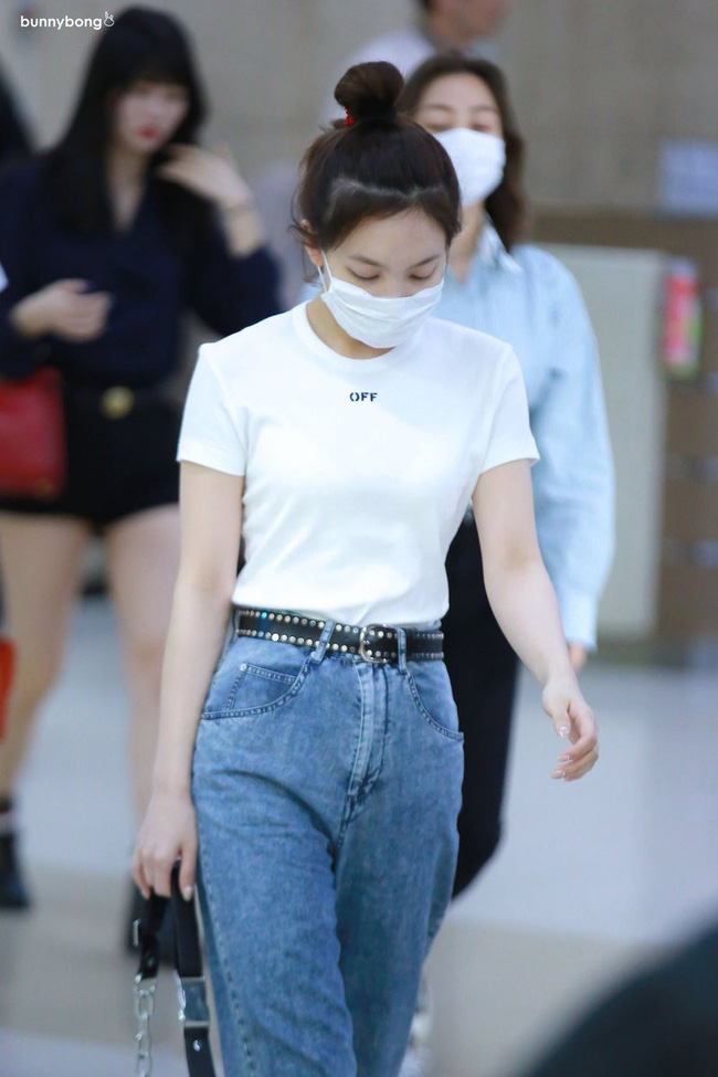 Nayeon (TWICE) không quá cao, toàn mặc đồ đơn giản nhưng style vẫn sành điệu và tôn dáng hết cỡ - Ảnh 2.