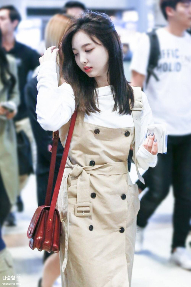 Nayeon (TWICE) không quá cao, toàn mặc đồ đơn giản nhưng style vẫn sành điệu và tôn dáng hết cỡ - Ảnh 6.