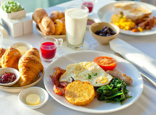 Đừng bao giờ ăn 6 loại thực phẩm này khi đói bụng buổi sáng vì có thể gây hại cho nhiều cơ quan trong cơ thể, đặc biệt là dạ dày, gan, thận - Ảnh 2.