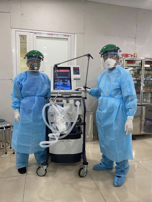 Bệnh viện Chợ Rẫy điều thêm 2 ekip bác sĩ tức tốc ra Quảng Nam, Đà Nẵng hỗ trợ điều trị COVID-19 - Ảnh 2.