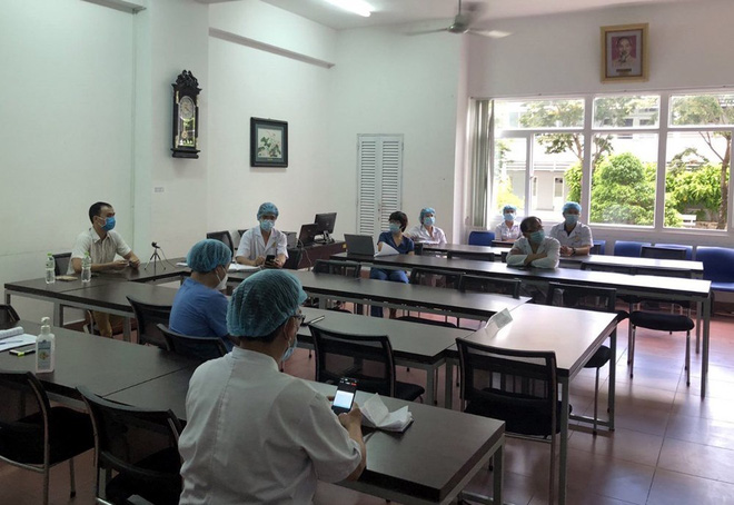 Những người đi dạo trong 3 bệnh viện đang bị phong toả ở Đà Nẵng - Ảnh 5.