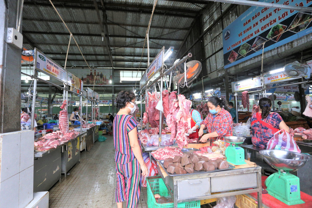 Ảnh: Ngày đầu người dân Đà Nẵng thực hiện đi chợ bằng phiếu ngày chẵn lẻ - Ảnh 14.