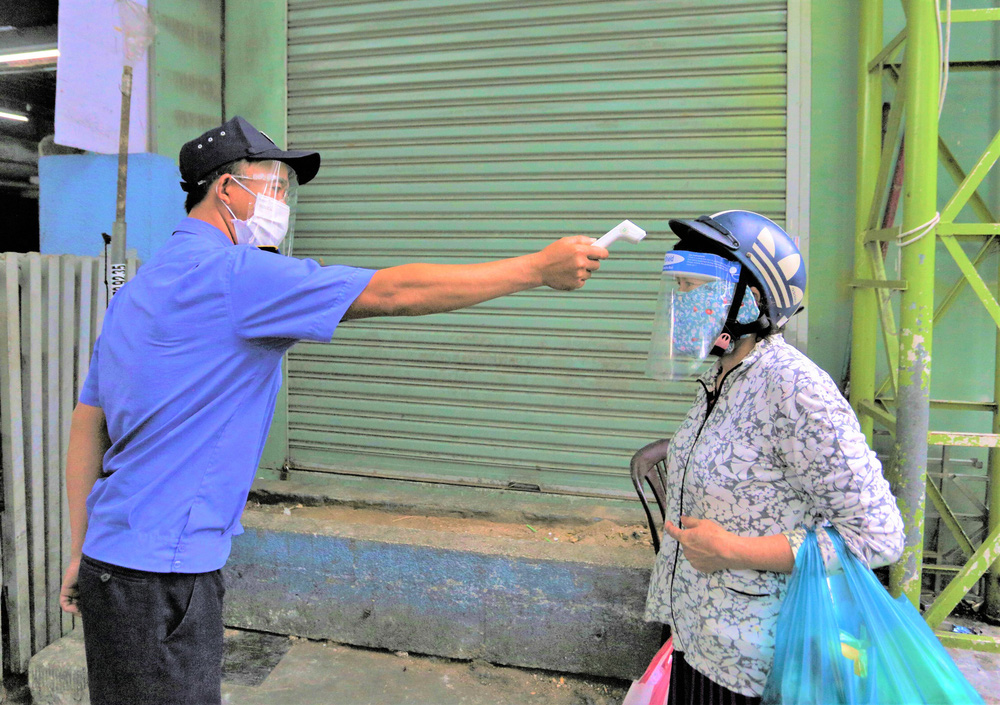 Ảnh: Ngày đầu người dân Đà Nẵng thực hiện đi chợ bằng phiếu ngày chẵn lẻ - Ảnh 12.