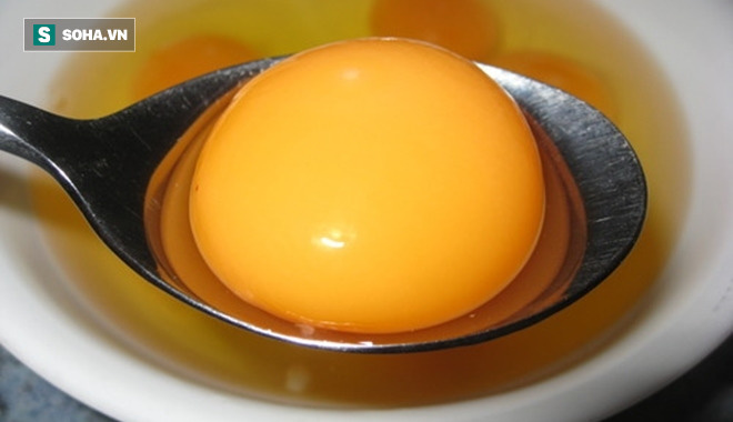 Vì sao lòng đỏ trứng có màu sắc khác nhau? Chuyên gia dinh dưỡng giải thích lý do bất ngờ - Ảnh 4.
