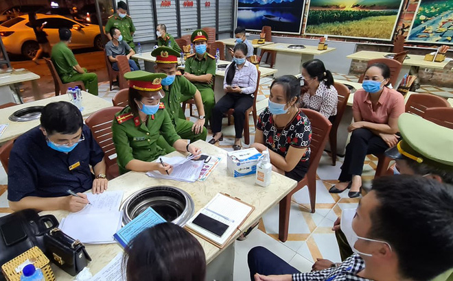 Cô gái quỳ trong quán nướng Hiền Thiện: Vừa vào quán bị tát, ông chủ bị đe dọa dùng vỏ sầu riêng tát cho tan mặt - Ảnh 4.