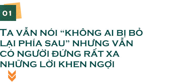 Covid-19: Tấm ảnh đặc biệt đàn ông ôm nhau và lời kể từ tâm dịch Quảng Nam - Ảnh 1.