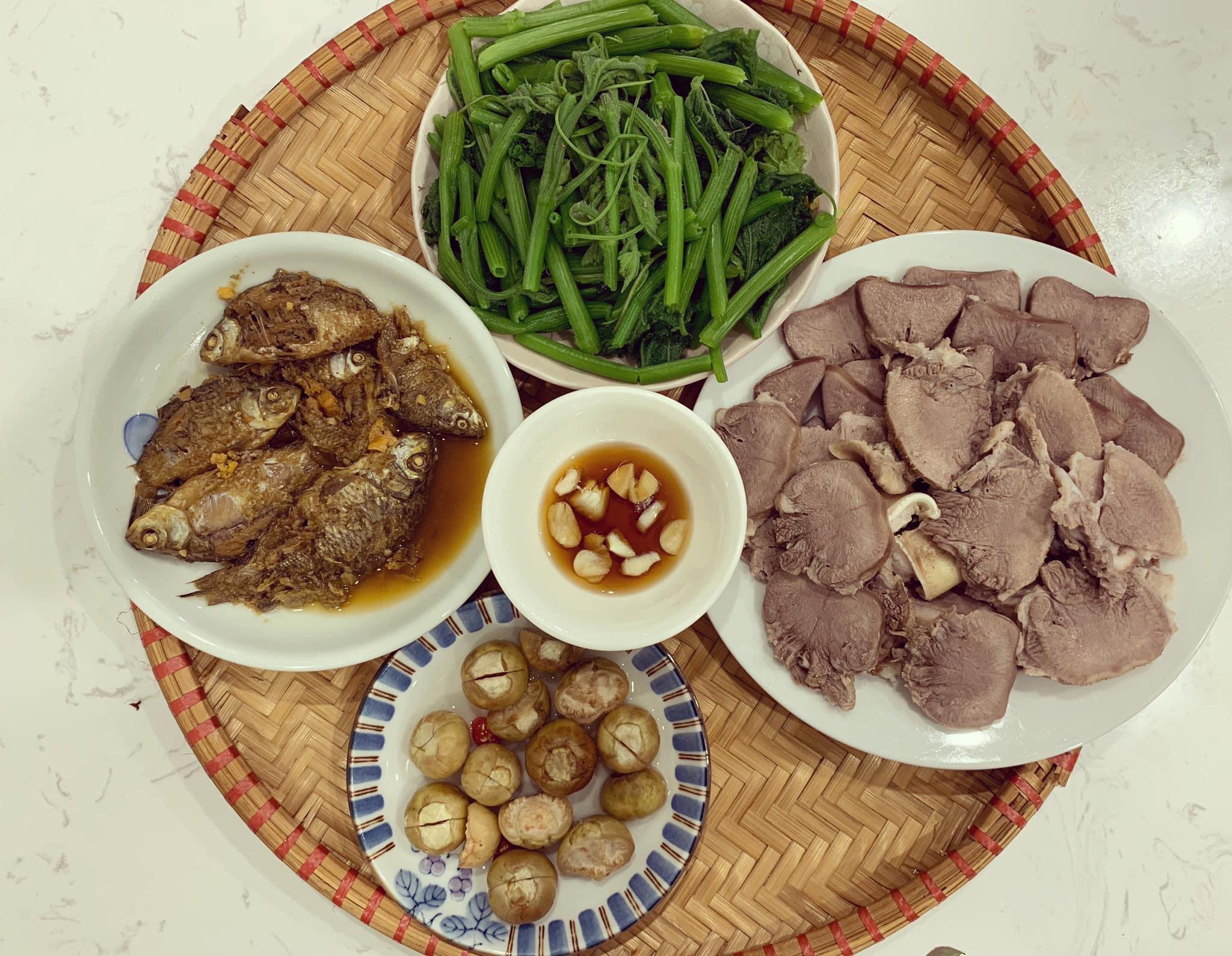 Chi phí chỉ từ 100k nhưng mỗi bữa cơm của bà nội trợ Hà Nội đều tươm tất đủ món thơm ngon, bổ dưỡng cho mọi thành viên gia đình - Ảnh 11.