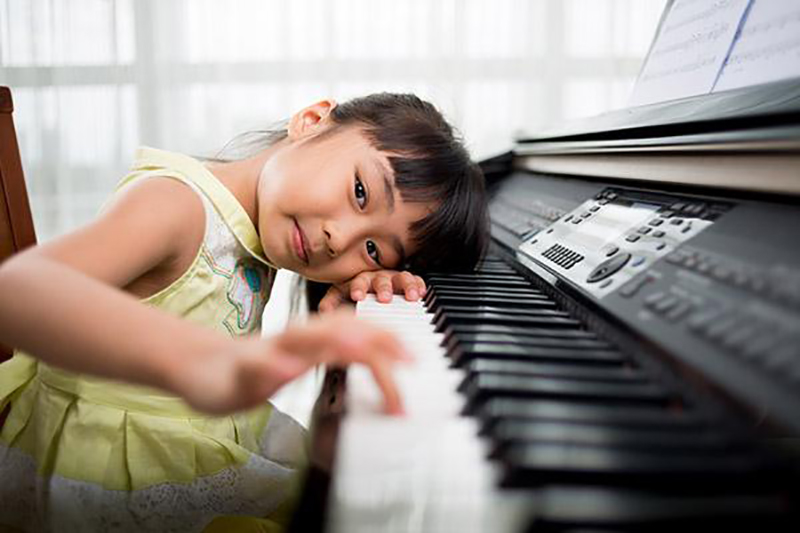 Bố mẹ tích cực làm 8 điều này thì con chẳng mấy chốc thông minh vượt trội, điều cuối cùng gia đình giàu có nào cũng đang áp dụng - Ảnh 1. Bố mẹ tích cực làm 8 điều này thì con chẳng mấy chốc thông minh vượt trội, điều cuối cùng gia đình giàu có nào cũng đang áp dụng - Ảnh 1.