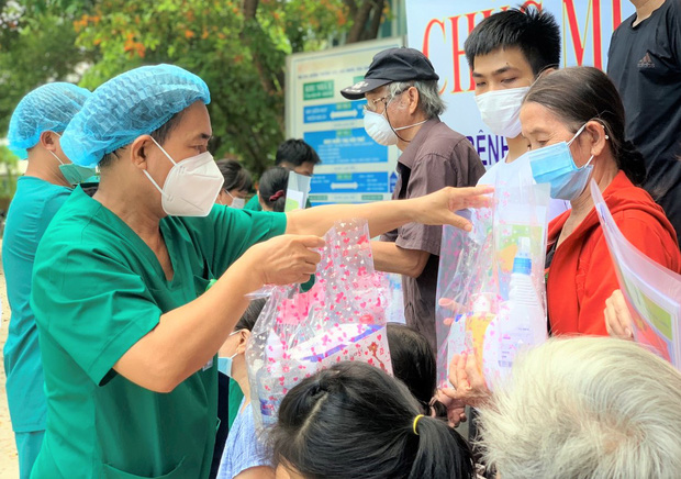 5 ngày liên tiếp Đà Nẵng không có ca lây nhiễm trong cộng đồng, 17 bệnh nhân Covid-19 được xuất viện - Ảnh 3.