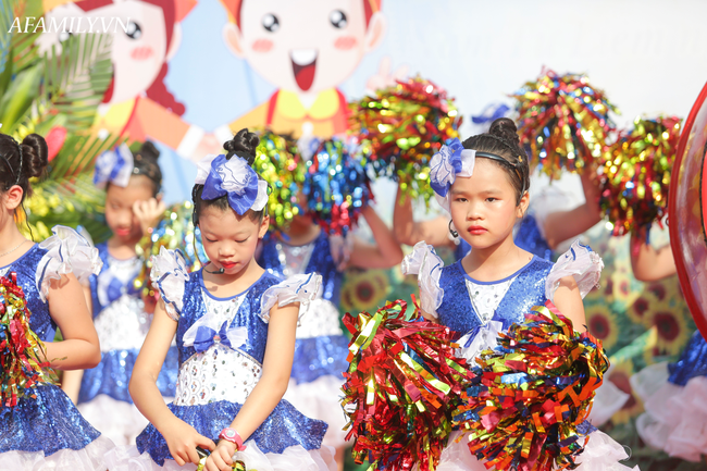 Khai giảng không bóng bay, học sinh đeo khẩu trang, đo thân nhiệt trước khi vào trường dự lễ: Có trường tổ chức 3 điểm cầu trong lễ khai giảng đặc biệt - Ảnh 72.