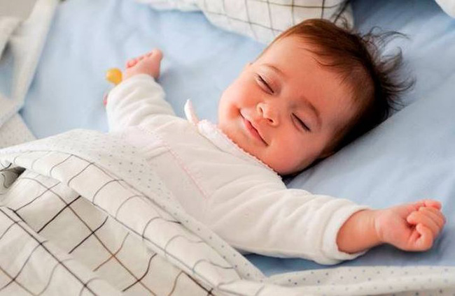 Trẻ thường làm 4 hành động này trong khi ngủ chứng tỏ não bộ đang phát triển mạnh - Ảnh 2.
