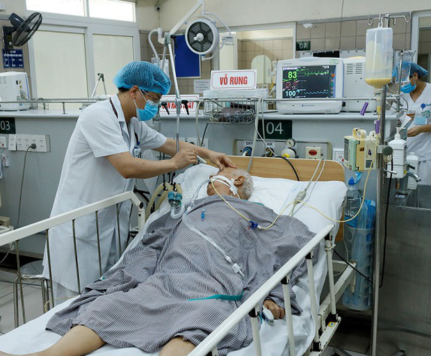 Bệnh nhân nguy kịch sau khi ăn pate Minh Chay, Bộ Y tế lần đầu tiên hướng dẫn nhận biết ngộ độc botulinum - Ảnh 1.