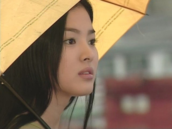 Dàn mỹ nhân phim 4 Mùa sau 2 thập kỷ: Song Hye Kyo - Han Hyo Joo ngập bê bối, Son Ye Jin - Choi Ji Woo lại nở rộ bất ngờ - Ảnh 1.
