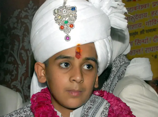 Vị vua Ấn Độ 21 tuổi: Sở hữu 2,8 tỷ USD, đẹp trai lịch lãm, đặc biệt... vẫn còn độc thân - Ảnh 3.
