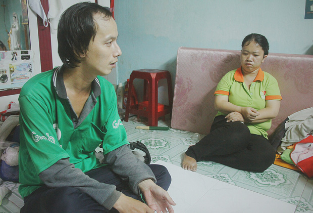 Gặp người cha địu bé trai 9 tháng tuổi chạy xe ôm ở Sài Gòn: Mình có lỗi với con, thấy con đi nắng mà xót lắm - Ảnh 8.