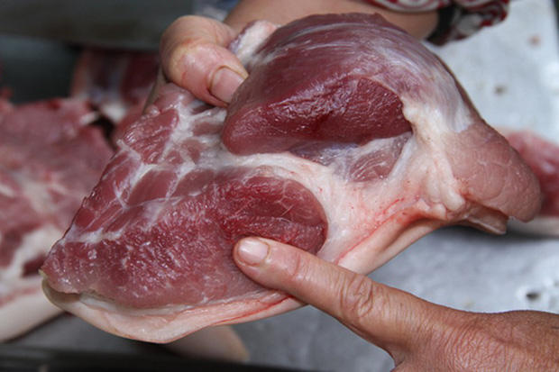 Thịt lợn quá quen mặt trong mâm cơm gia đình nhưng khi mua cần né 4 loại có đặc điểm khác thường kẻo rước bệnh - Ảnh 1.