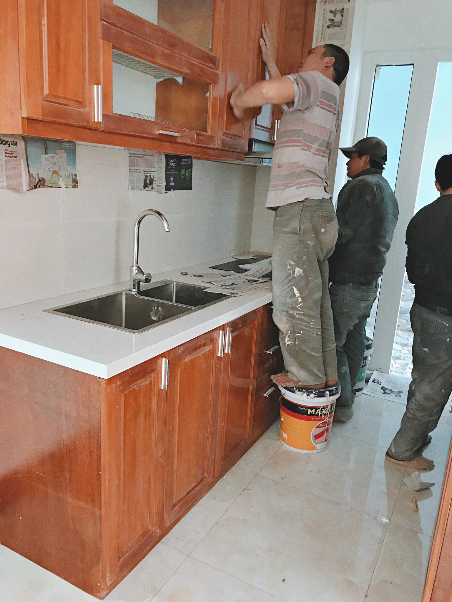 Căn bếp vừa gọn vừa xinh sau khi cải tạo với chi phí 2,6 triệu đồng của cô gái Hà Nội - Ảnh 2.