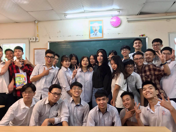 Cô giáo Tây ở Hà Nội sốt xình xịch MXH vì đẹp như minh tinh: 22 tuổi, mê BTS, yêu và muốn gắn bó với Việt Nam - Ảnh 7.
