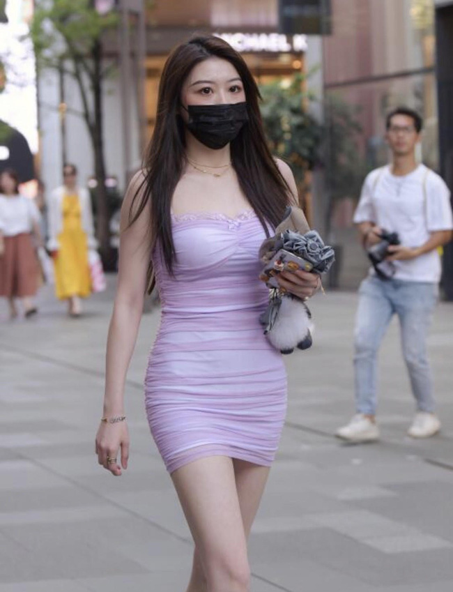 Street style Châu Á tuần này: Hội diện váy ôm sát chiếm thế áp đảo, toàn các chị em khoe body cực phẩm  - Ảnh 6.