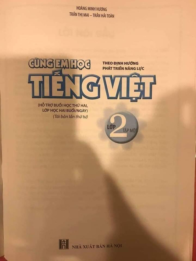 Sách Tiếng Việt lớp 2 khiến phụ huynh sửng sốt khi để học sinh kể chuyện: Nếu tớ thi trượt, bố sẽ cho đi làm xe ôm kiếm cơm - Ảnh 3.